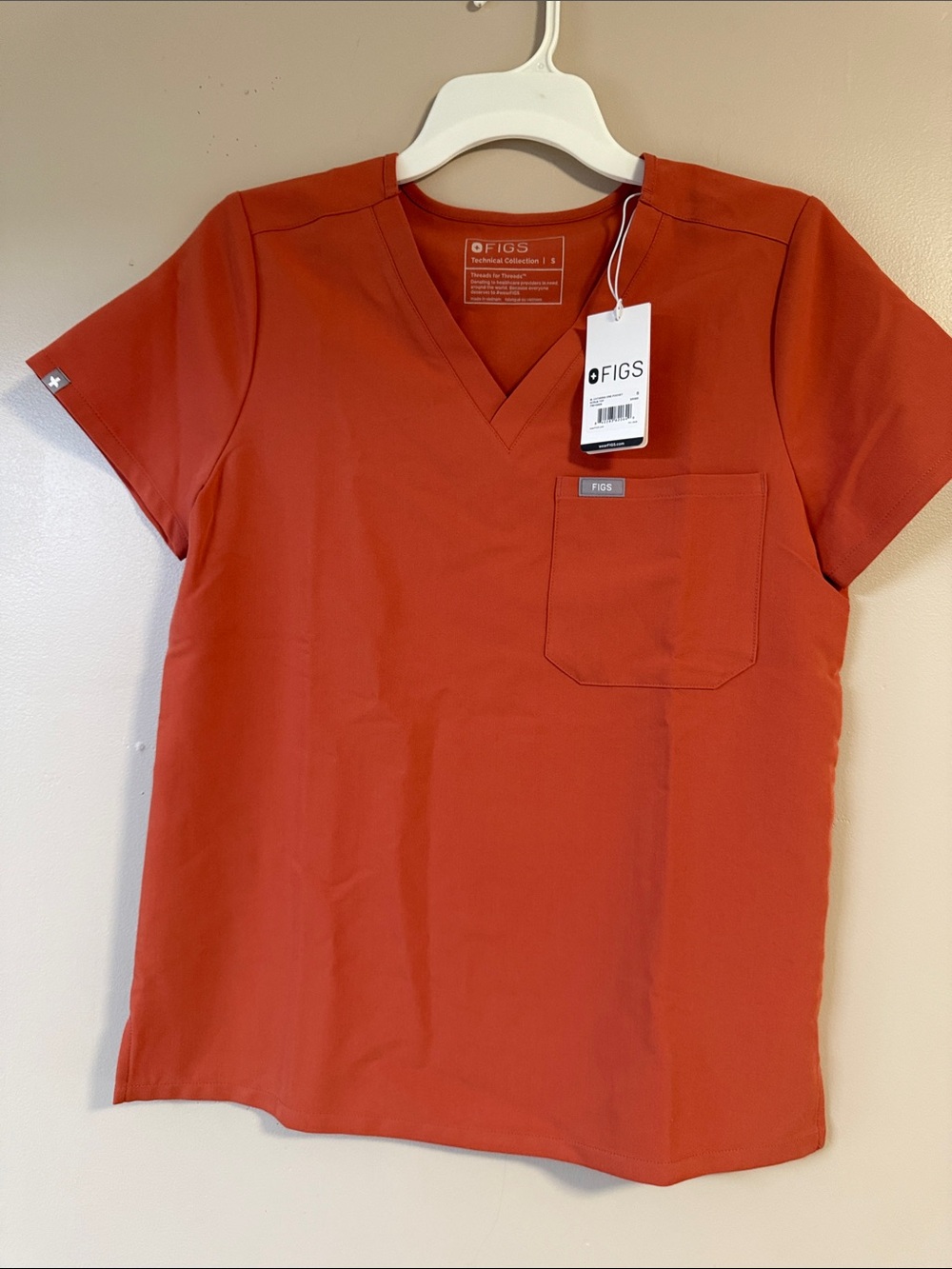 FigsV-Neck Short Sleeve Top in Rust Orange